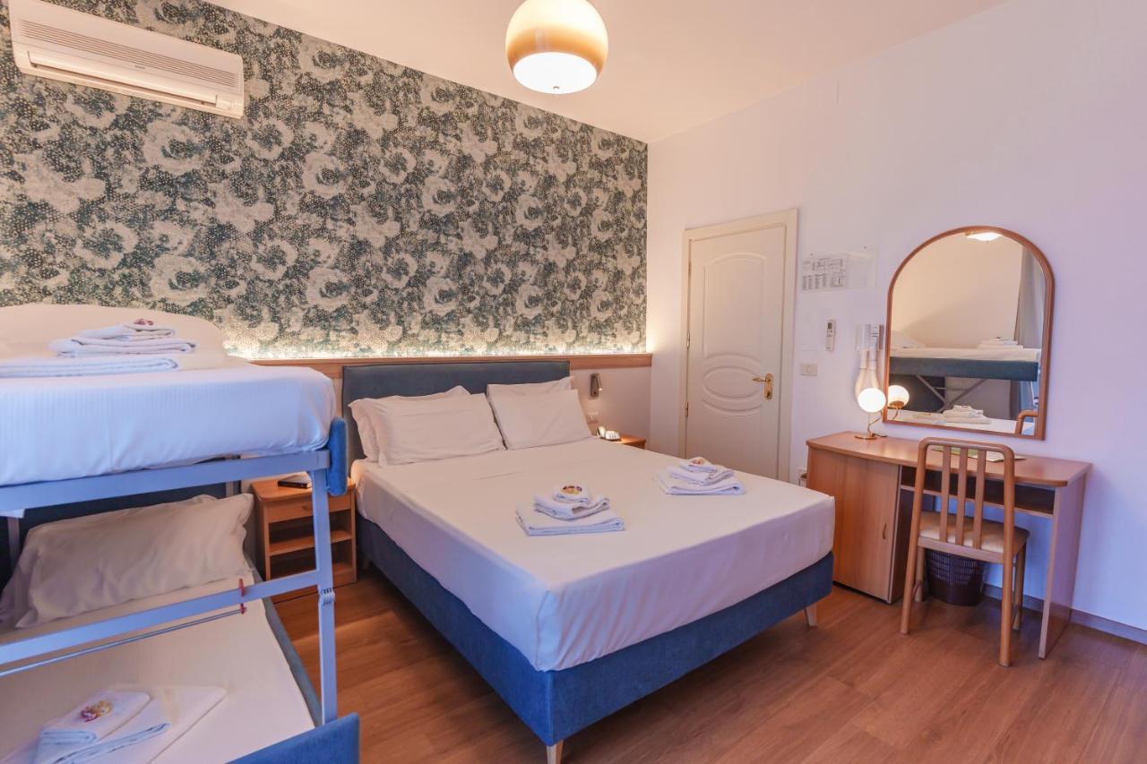 סניגליה Hotel Tritone מראה חיצוני תמונה