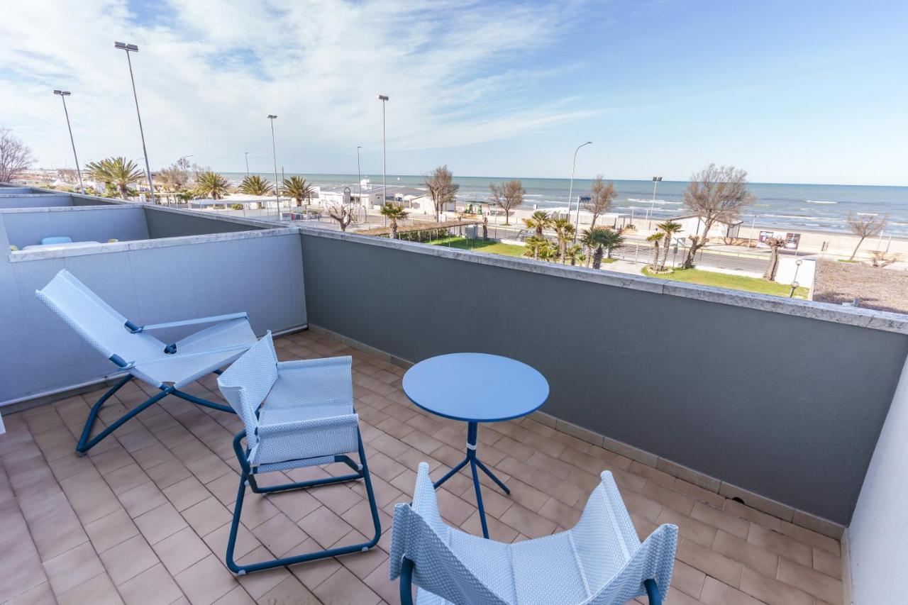 סניגליה Hotel Tritone מראה חיצוני תמונה