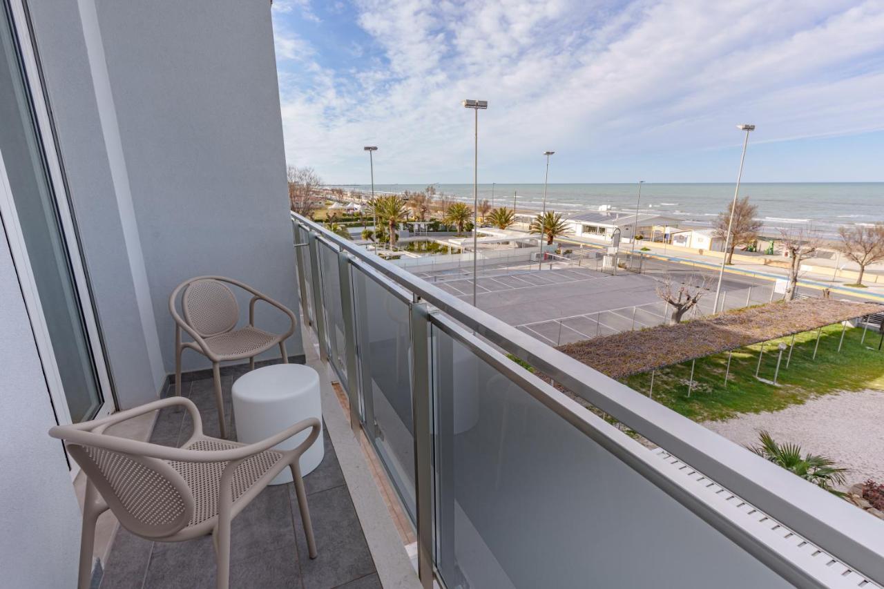 סניגליה Hotel Tritone מראה חיצוני תמונה