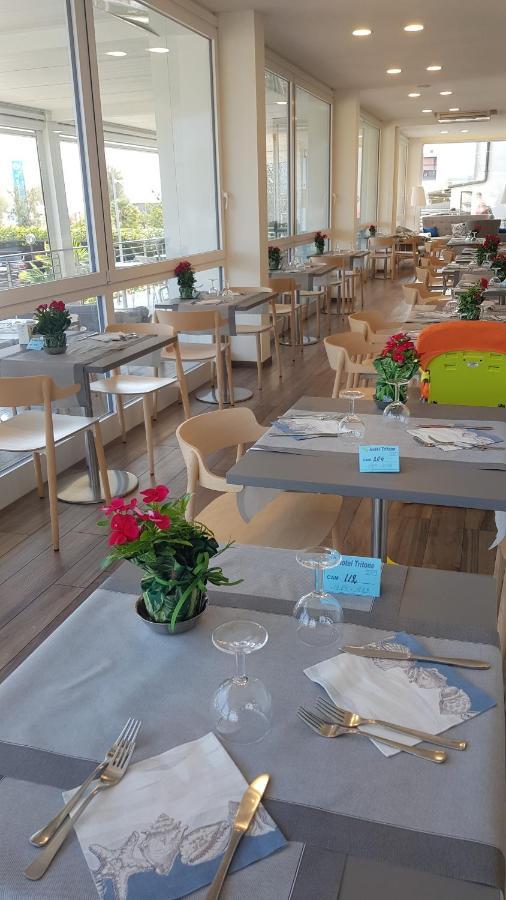 סניגליה Hotel Tritone מראה חיצוני תמונה