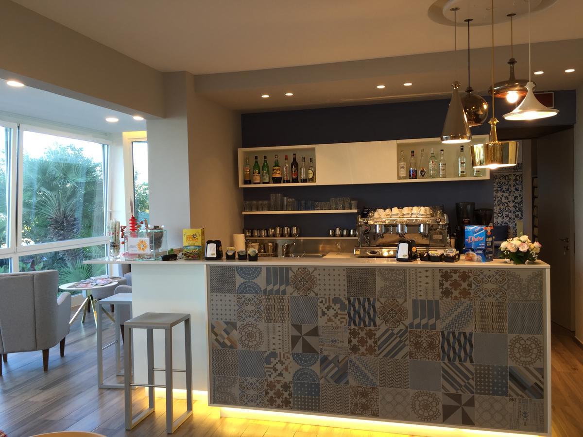 סניגליה Hotel Tritone מראה חיצוני תמונה