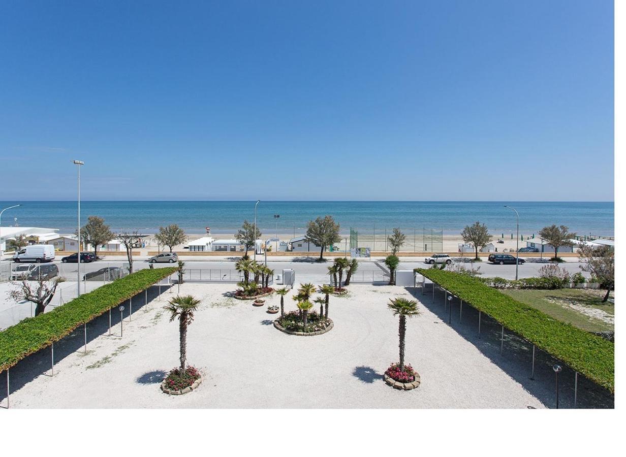 סניגליה Hotel Tritone מראה חיצוני תמונה