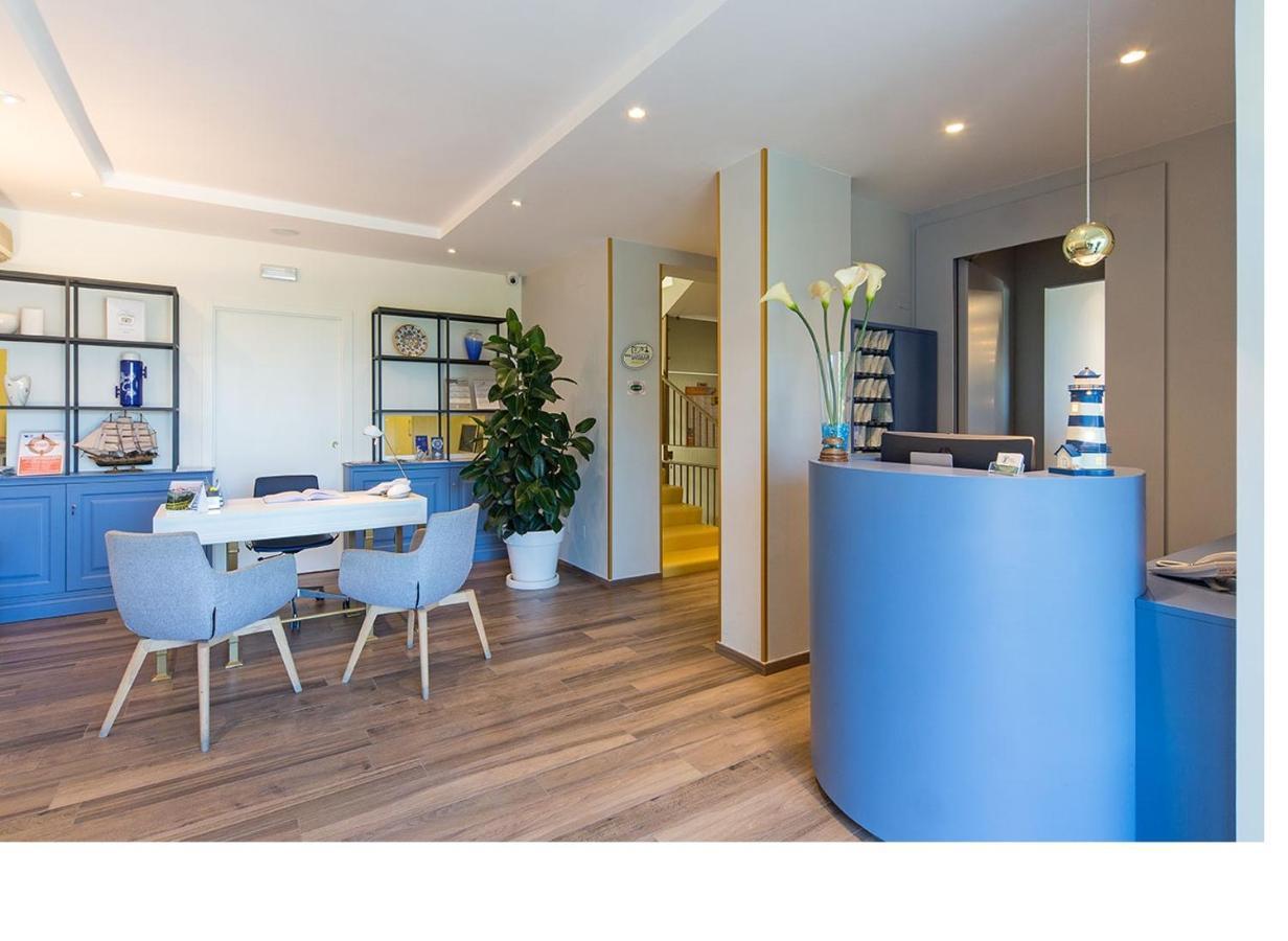 סניגליה Hotel Tritone מראה חיצוני תמונה